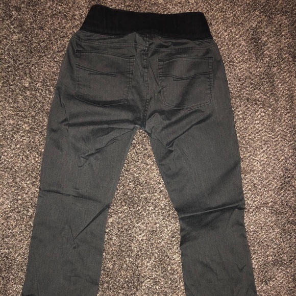 Women’s GAP maternity pants - Picture 3 of 3